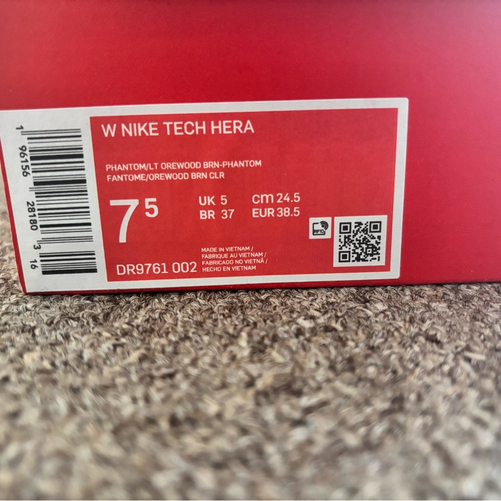 Nike Tech Hera - Picture 6 of 12